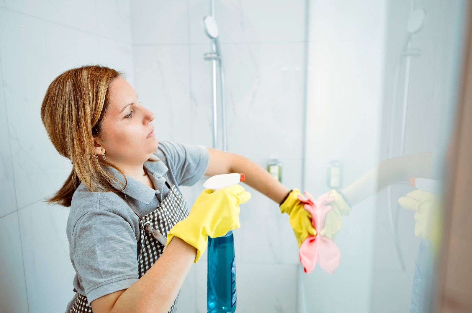 cleaning shower screen