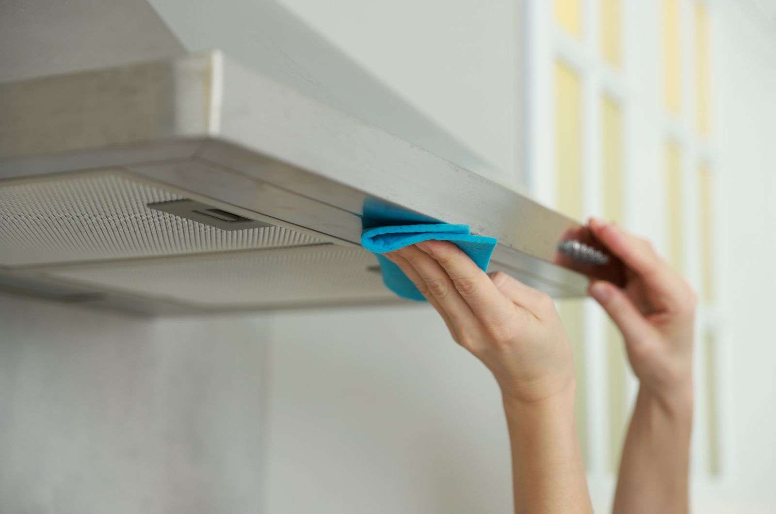 DIY vs Professional Rangehood Cleaning