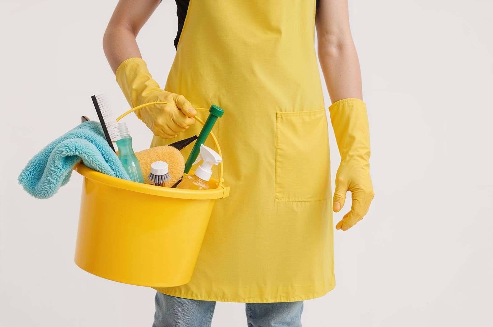 Essential Supplies for Cleaning Your Mirror