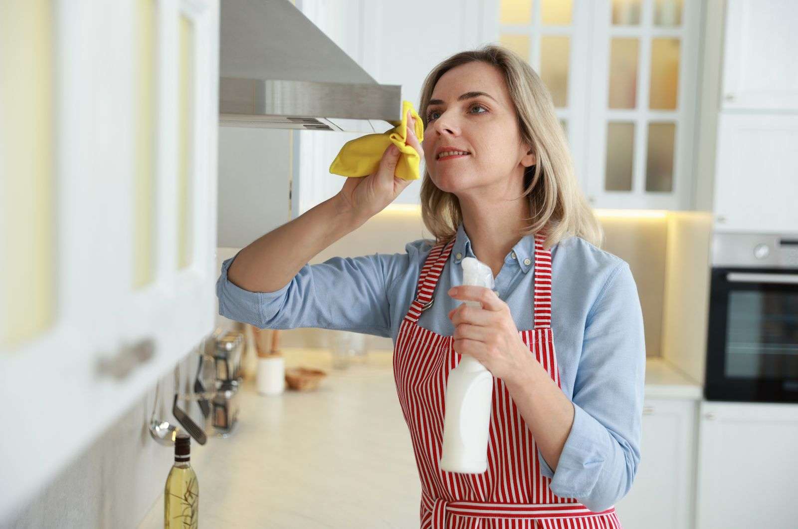 How to Clean the Rangehood Exterior
