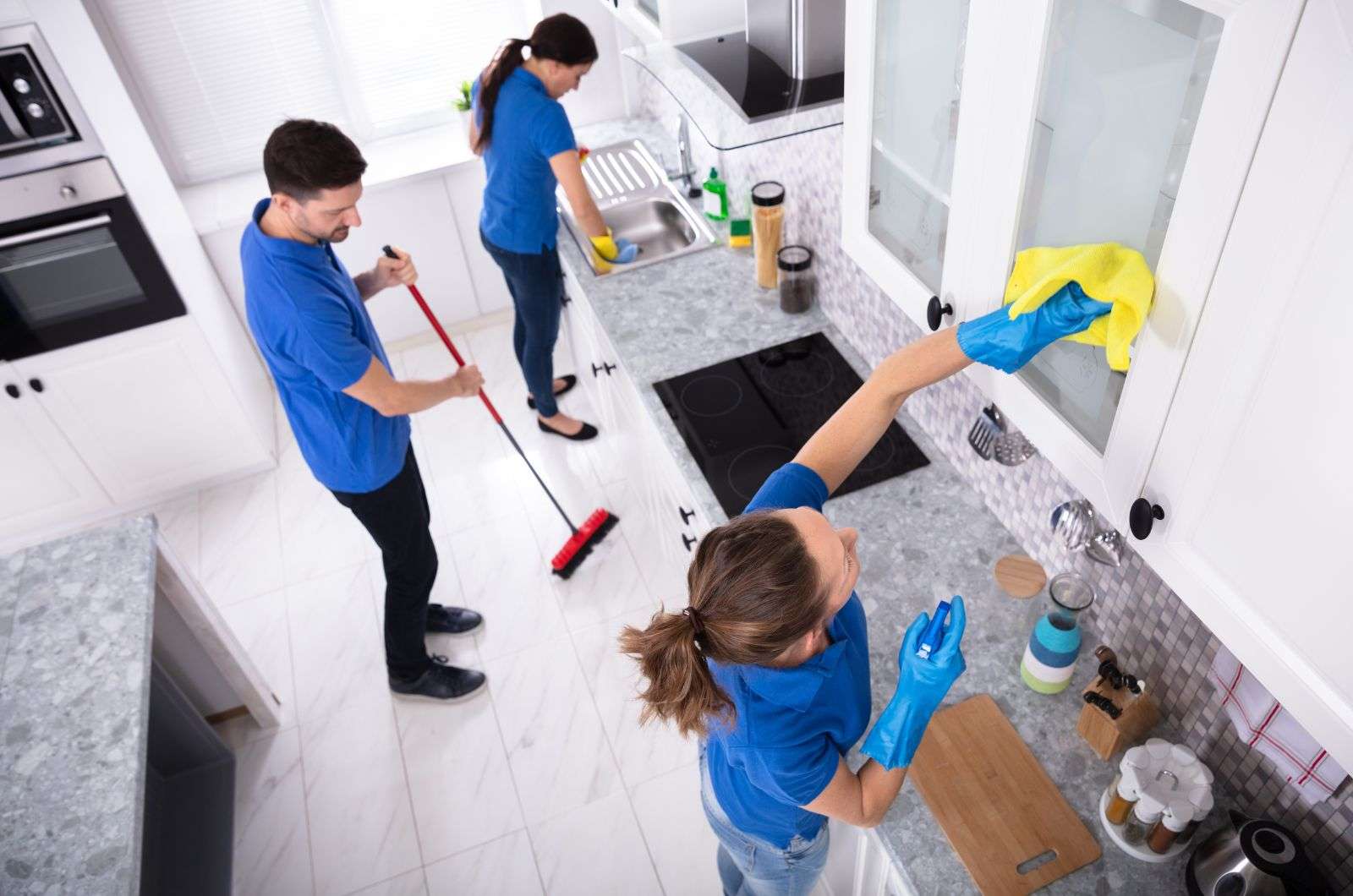 Prevent Cabinet Grease Build-Up: Smart Kitchen Habits